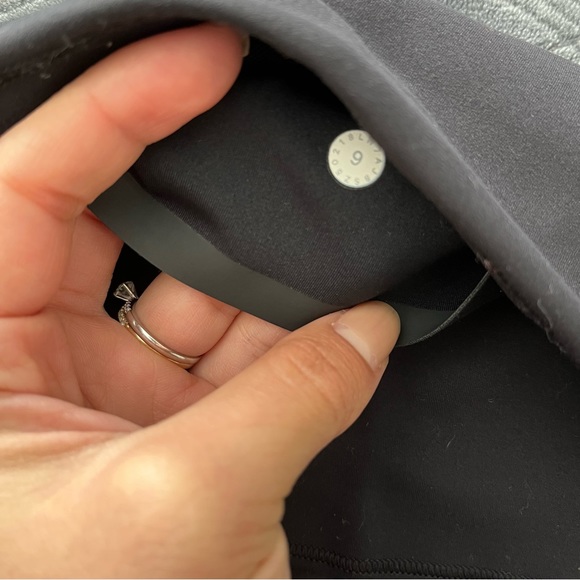 Lululemon shorts - Picture 6 of 8